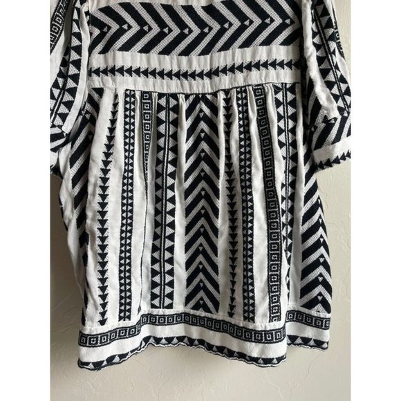 Old Navy Aztec V Neck Top - Picture 7 of 10
